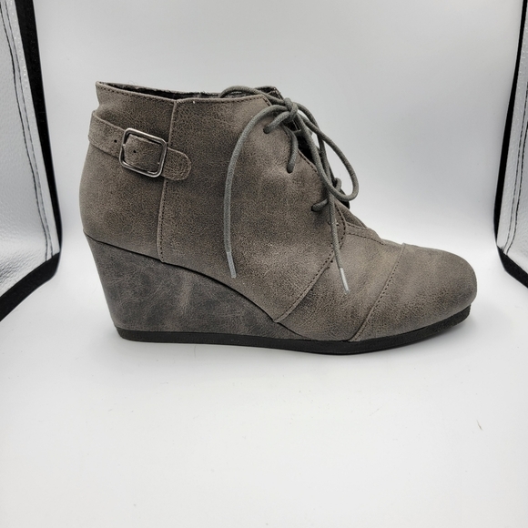 Maurices Gray Wedge Booties Sz 8.5 - Picture 7 of 10
